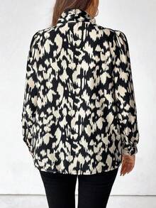 SHEIN CURVE+ Plus Size Women's Bestselling Bow V-Neck Knotted Floral Blouse, Elegant And Romantic, Versatile And Fashionable For Commuting, Color Blocking Top