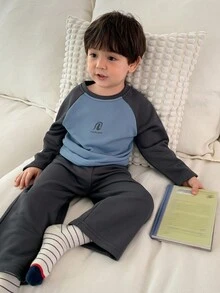 DAZY 2 件套幼儿男童圆领撞色 T 恤和宽松长裤睡衣套装 - 灰色 - 查看 1
