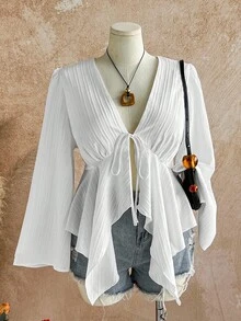 Soleia 大码女式返校度假服，V 领白色纹理长袖荷叶边下摆衬衫 - 白色 - 查看 1