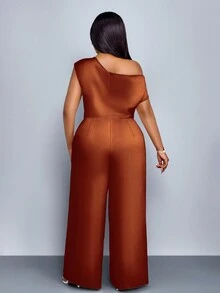 SOLERSUN 大码四季女装时尚通勤纯色优雅日间旅行宽松休闲简约杏色缎面面料一字肩不对称领口肩部褶皱短袖阔腿连体裤春夏度假连体裤阔腿冰丝长裤 - 棕色 - 查看 2