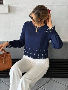 SHEIN Frenchy Blusa de moda con cuello redondo, puños con volantes y bordado floral para mujer en otoño