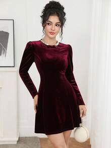 Modelyn 女士纯色蝴蝶结装饰水钻圆领泡泡袖优雅短款连衣裙 - 酒紅色 - 查看 3