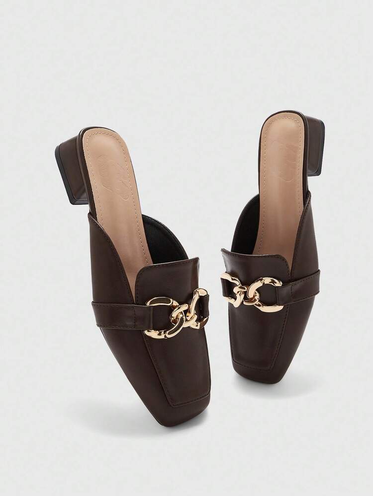 CUCCOO BIZCHIC コーヒー色スクエアトゥ チャンキーヒール メタルチェーンデコレーション ファッションミニマリスト レディース ハイヒールミュール、バケーション、通勤、レトロなコーデに対応