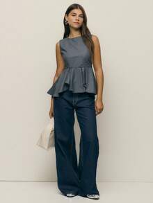 Nöista 海军蓝条纹荷叶边上衣，完美契合女性气质。这款精致的职业上衣适合办公室穿着，优雅别致，是婚礼宾客的理想之选，同时又百搭实用，无论是出席庆祝活动还是外出叠穿，都能轻松驾驭。 - 深灰色 - 查看 5