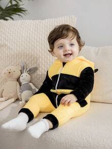 SHEIN Playful Pals 女婴蜜蜂图案连帽长袖连体衣