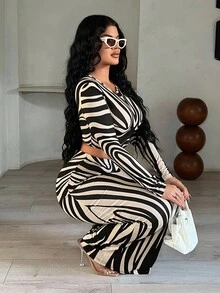 SHEIN SXY Bộ đồ crop top và chân váy họa tiết ngựa vằn cho nữ, Bộ đồ hai mảnh cong, Bộ đồ hai mảnh cao, Bộ đồ hai mảnh kẻ sọc, Bộ đồ hai mảnh cho nữ, Bộ đồ hai mảnh thanh lịch - Nhiều màu - Xem 3