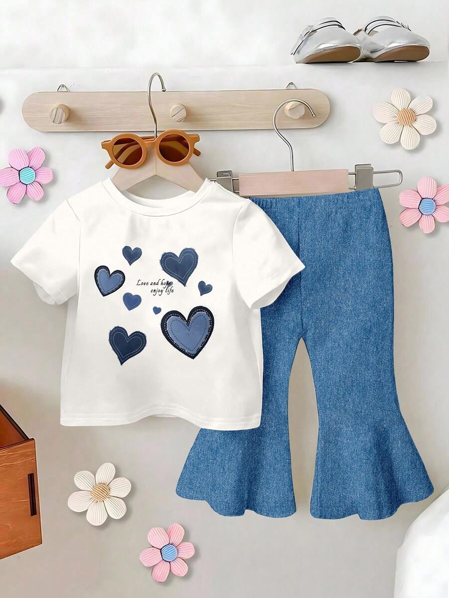 SHEIN Playful Pals 2 Peças Conjunto de Calças Flare para Bebê Menina, Primavera/Outono, Denim Falso e Estampa de Coração, Conjunto Casual Fofo para Uso Externo