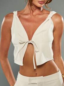 MISSGUIDED 女式无袖短款上衣，正面系带细节 V 领夏季节日衬衫 - 淺灰色 - 查看 5