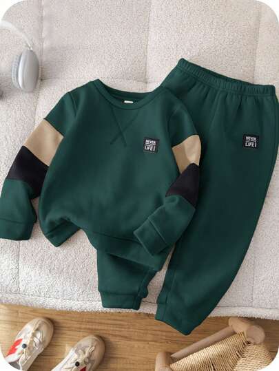 SHEIN 2 件儿童男童休闲学院风舒适针织袖拼布圆领长袖运动衫和裤子套装，适合通勤、学校、日常休闲、学院风、童装、小男孩服装、返校、生日派对、晚会、婚礼、洗礼、开学典礼、日常穿着、旅行、运动、秋冬、羊毛、加厚