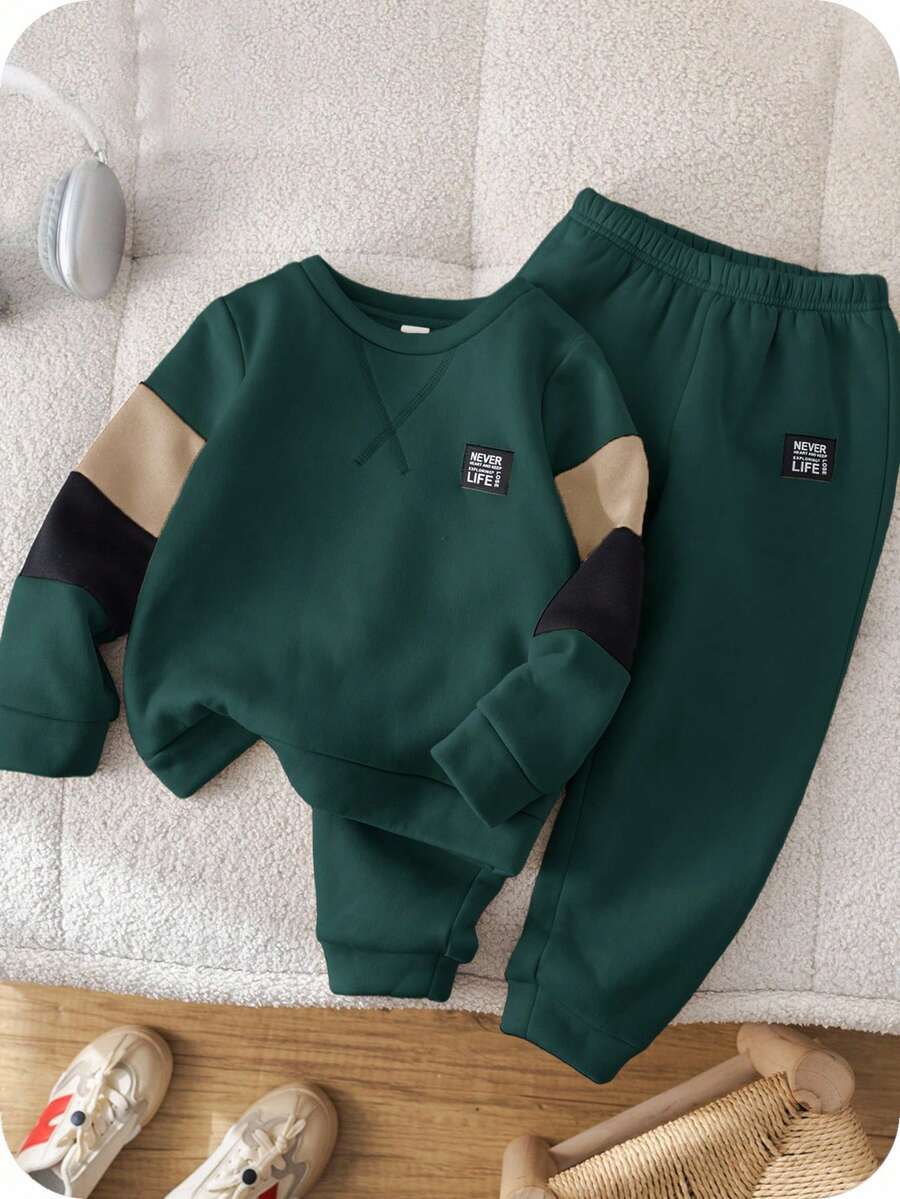 SHEIN 2 件儿童男童休闲学院风舒适针织袖拼布圆领长袖运动衫和裤子套装，适合通勤、学校、日常休闲、学院风、童装、小男孩服装、返校、生日派对、晚会、婚礼、洗礼、开学典礼、日常穿着、旅行、运动、秋冬、羊毛、加厚