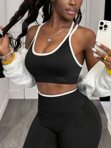 Slaydiva Seamless High Elastic Criss-Cross Back Wireless Sports Bra - Black - View 2