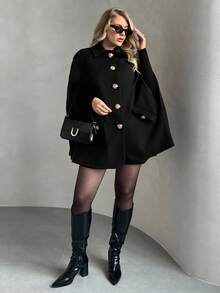 Auralis 大码女式优雅金属花朵纽扣设计斗篷外套，秋冬 - 黑色 - 查看 4