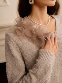 SHEIN Clasi 女士优雅花卉 V 领宽松套头毛衣，适合圣诞节、新年、感恩节礼物、秋冬休闲装 - 卡其色 - 查看 3