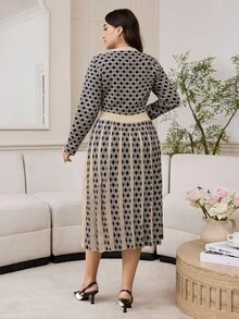Modelyn 秋季大码女式几何图案V领长袖优雅针织连衣裙 - 藏蓝色 - 查看 2
