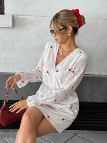 SHEIN Frenchy 女式花卉刺绣V领长袖时尚迷你连衣裙 - 米色 - 查看 7