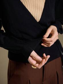 Ontre 2025秋冬新款黑色裹身系带侧蝴蝶结V领长袖针织开衫，现代优雅都市浪漫西部朋克Y2K乡村音乐节复古韩国机场旅行街头婚礼嘉宾生日万圣节商务休闲办公室约会派对外出机场返校秋冬女装 - 黑色 - 查看 8