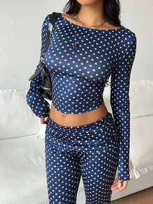 SHEIN EZwear Conjunto de 2 piezas con top corto de manga larga con hombro asimétrico y lunares y pantalones acampanados, estilo retro elegante