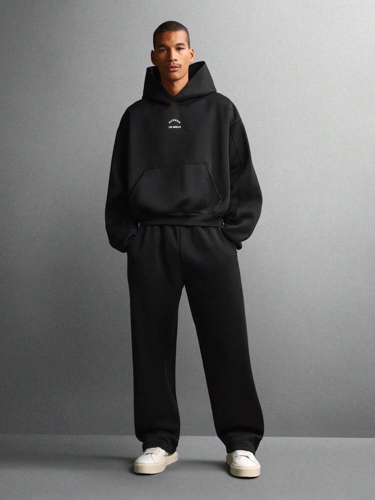 Sweat à capuche court avec poche centrale et logo imprimé minimaliste