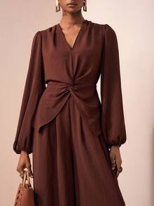 Zivah 2025 Herbst und Winter Neu Pendler Elegant Lässig Urlaub Braun V-Ausschnitt Verdrehte Langarm Bluse + Hohe Taille Weite Bein Lang Hose Damen Zweiteiler Set, Reise, Pendeln, Party, Urlaub, Old Money Stil, Einkaufen, Bankett, Elegant, Party, Date, Lässig - Braun - Übersicht 1