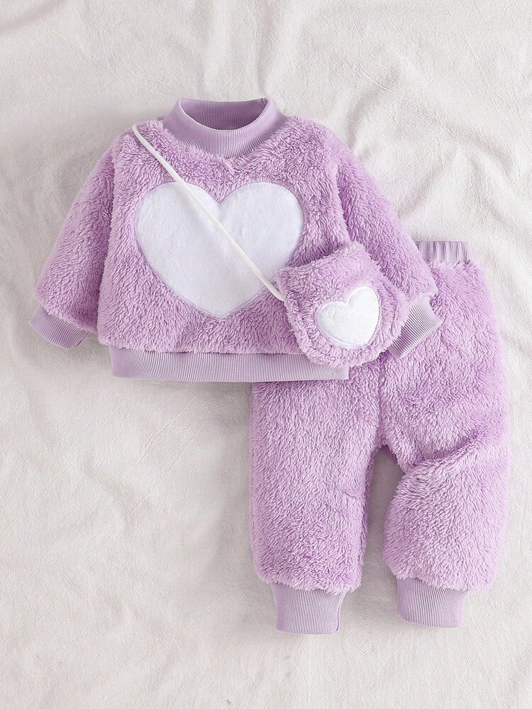 SHEIN 2 件套女婴圆领羊毛运动衫长袖上衣和松紧腰裤套装，温暖厚实的毛绒爱心刺绣，舒适柔软的休闲时尚服装，配有斜挎包，适合冬季 - 紫色 - 查看 1