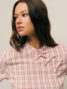 Nöista This Girly Top Features A Stand-Up Collar With Chinese-Inspired Elements. Three Buttons Add An Oriental Touch. The Short-Sleeved, Straight-Fit Silhouette And Clean Cut Enhance Comfort And A Casual Feel. The Plaid Pattern Creates A Retro, Preppy Vibe With A Casual, Everyday Feel. It's Perfect For Casual Outings, Gatherings With Friends, Cultural Events, And More, And Can Easily Be Integrated Into A Lightly Retro Or Sweet Style.