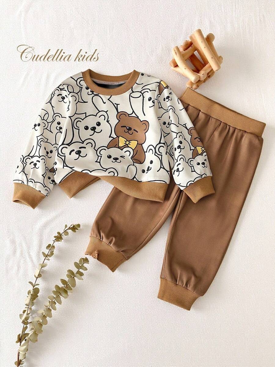 SHEIN 2 件套男婴幼儿 0-3 岁春夏休闲日常穿着叠穿熊印花圆领长袖运动衫 + 裤子套装 - 卡其色 - 查看 1