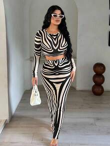 SHEIN SXY Bộ đồ crop top và chân váy họa tiết ngựa vằn cho nữ, Bộ đồ hai mảnh cong, Bộ đồ hai mảnh cao, Bộ đồ hai mảnh kẻ sọc, Bộ đồ hai mảnh cho nữ, Bộ đồ hai mảnh thanh lịch - Nhiều màu - Xem 6