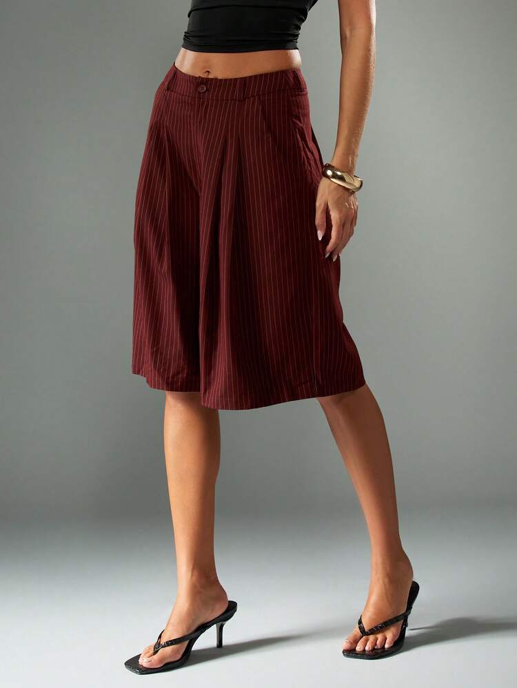 MISSGUIDED Pleated Wide Leg Bermuda Shorts With Vertical Pinstripe Pattern For Office And Casual Wear