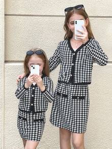 SHEIN 青少年女孩优雅针织千鸟格撞色开衫夹克和 A 字裙套装，带纽扣装饰，非常适合秋冬季休闲日常穿着和上学日常，适合圣诞节、女孩冬装、圣诞节 - 黑色 - 查看 7