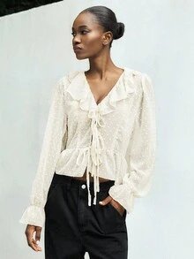 Lumivelle 全新纹理雪纺 V 领荷叶边系带衬衫 - 杏色 - 查看 3