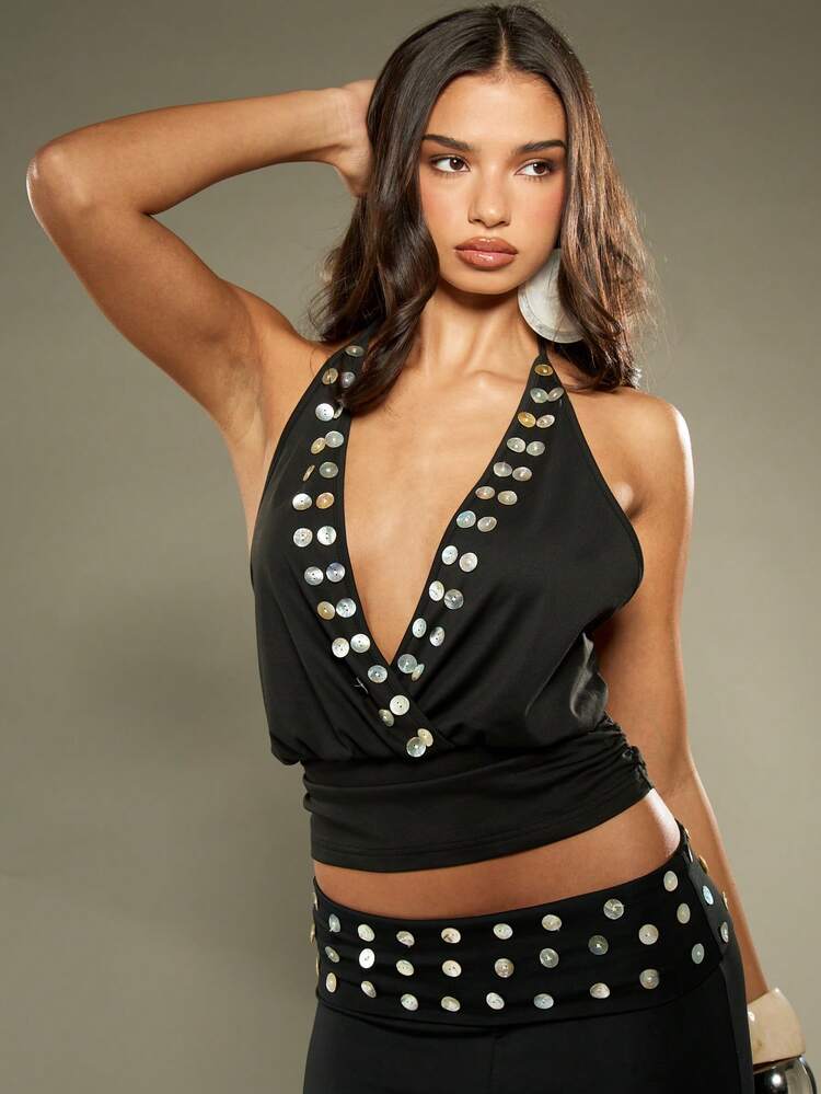 MISSGUIDED ボタンディテールのスタッズ付きカウルネックホルタートップ