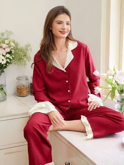 Snug Reverie 女士撞色荷叶边领开襟纽扣睡衣套装，秋冬舒适优雅细节