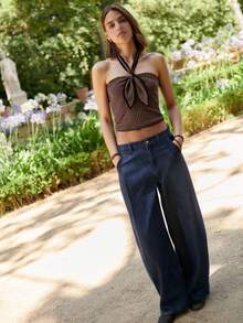 Nöista 这款黑白条纹露背上衣配有领带和黑色滚边，将复古 Y2K 美学与街头潮流融为一体，非常适合秋季、冬季、返校季和老派风格的女性。 - 鏽棕色 - 查看 4