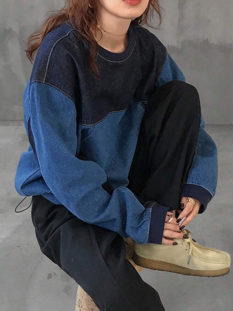 FRIFUL Áo denim dáng rộng cổ tròn tay dài trễ vai màu tương phản dành cho nữ - Màu xanh lam - Xem 1