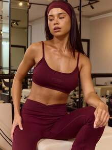 Musera Sport Conjunto de sujetador deportivo sin costuras y bolero - Elegante, casual, activo, para hacer ejercicio, gimnasio, vuelta al colegio, pilates - Burdeos - Ver 2