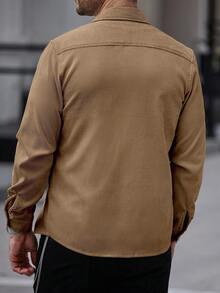 Manfinity Homme Klassisches Herren Cord-Hemd in Braun mit Knopfleiste, Langarm, geradem Saum und Taschen für Business und Pendeln, Herbst Winter - Braun - Übersicht 2