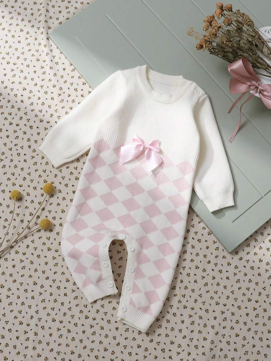 SHEIN Baby Girls' Classic White And Pink Diamond Jacquard Knit Romper,Cute Autumn Long Sleeve Bow Elegant Soft Jumpsuit For Family Matching,Outdoor,Parties - Pink - View 1