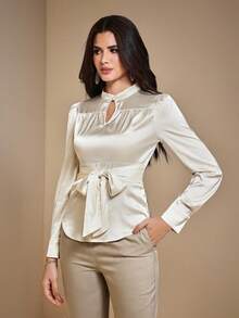 JIAN LASALA Weißes Satin-Top mit Stehkragen, Taillengürtel und Raffungen für Damen – ideal für Frühling und Herbst, lässig und elegant, perfekt für Winter und Hochzeiten. Luxuriöse und stilvolle Bekleidungskollektion. - Weiss - Übersicht 5