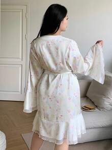 Dazy Plus V领雪纺碎花喇叭袖短款家居服，大码女式优雅春夏秋三季睡袍，秋冬款 - 白色 - 查看 2