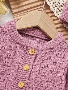 SHEIN Vintaside Kids 3 件套新生儿针织服装套装 - 舒适简约圆领长袖开衫，搭配围兜和可爱帽子 - 粉色 - 查看 4