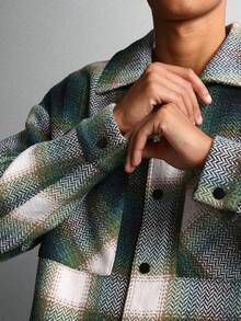 SUMWON Kariertes Sherpa-Flanell-Überhemd, schweres Gewicht, lässiges Winter-Knopfhemd-Jacke mit Fronttaschen und klassischem Kragen, Fischgrätmuster - Grün - Übersicht 5