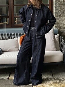 DAZY 女士宽松牛仔夹克，有领，撞色条纹袖口和直筒牛仔裤休闲套装 - 深色水洗藍 - 查看 2