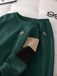 SHEIN 2 件儿童男童休闲学院风舒适针织袖拼布圆领长袖运动衫和裤子套装，适合通勤、学校、日常休闲、学院风、童装、小男孩服装、返校、生日派对、晚会、婚礼、洗礼、开学典礼、日常穿着、旅行、运动、秋冬、羊毛、加厚