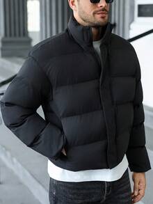 Manfinity CasualCool 男士长袖成熟休闲纯色羽绒服，厚实蓬松，冬季休闲外套，适合街头穿搭、日常休闲、周末外出、社交场合。这款外套是男士衣橱中不可或缺的百搭单品，也是送给男友或丈夫的完美礼物，尤其适合秋季穿着。 - 黑色 - 查看 3