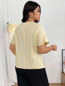 Firerie Plus Size Women Elegant Minimalist Short Sleeve V-Neck Metal Decor Waist Cinched Blouse, Suitable For Daily Commute - Apricot - View 2