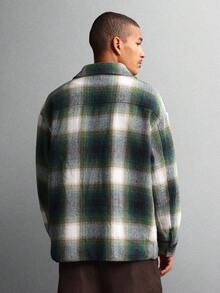 SUMWON Kariertes Sherpa-Flanell-Überhemd, schweres Gewicht, lässiges Winter-Knopfhemd-Jacke mit Fronttaschen und klassischem Kragen, Fischgrätmuster - Grün - Übersicht 4