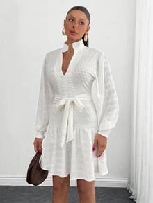 EURMUSE Damen Spitze bestickte V-Ausschnitt Rippstrick Langarm Kleid mit Gürtel, romantischer französischer Stil Ärmel Mini Kleid