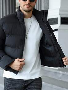 Manfinity CasualCool 男士长袖成熟休闲纯色羽绒服，厚实蓬松，冬季休闲外套，适合街头穿搭、日常休闲、周末外出、社交场合。这款外套是男士衣橱中不可或缺的百搭单品，也是送给男友或丈夫的完美礼物，尤其适合秋季穿着。 - 黑色 - 查看 7