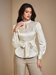 JIAN LASALA Weißes Satin-Top mit Stehkragen, Taillengürtel und Raffungen für Damen – ideal für Frühling und Herbst, lässig und elegant, perfekt für Winter und Hochzeiten. Luxuriöse und stilvolle Bekleidungskollektion. - Weiss - Übersicht 4