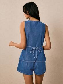 Poéselle 新款女牛仔套装无袖马甲两件套金属纽扣装饰深蓝色牛仔两件套法式优雅休闲外出服秋季女装老花商务休闲女牛仔两件套 - 中等水洗藍 - 查看 2